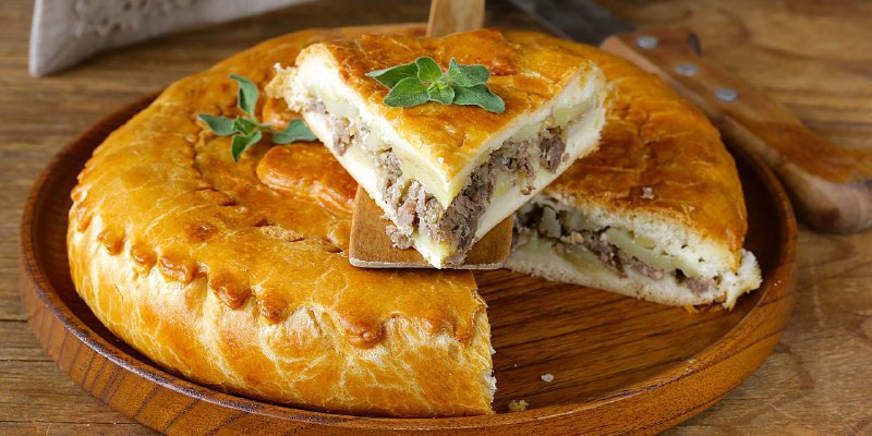 Пиріг з м’ясом і картоплею