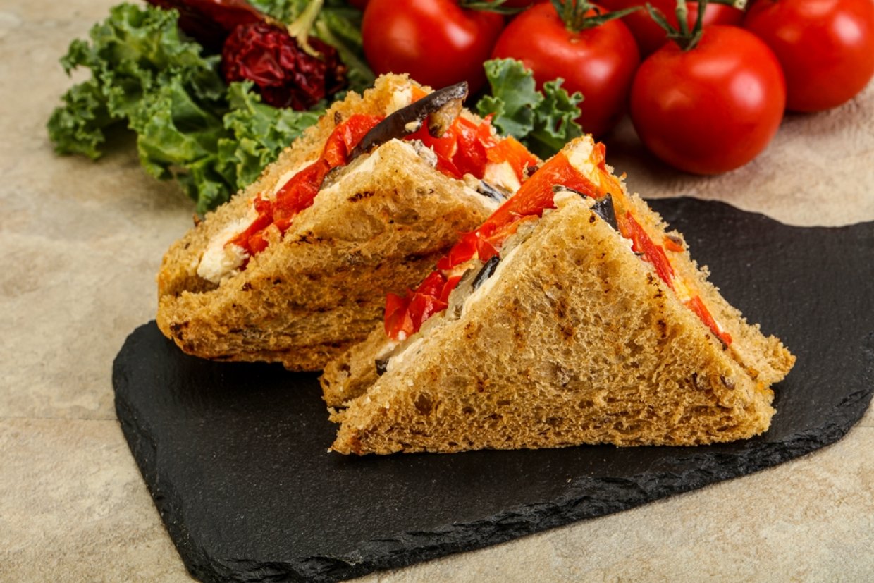 Канапе з сиром та овочами