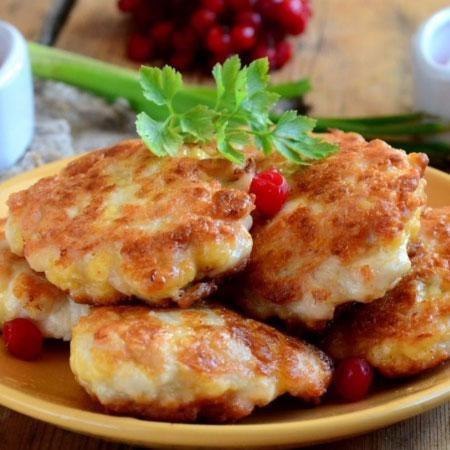 Курячі шніцелі з яйцем та сиром