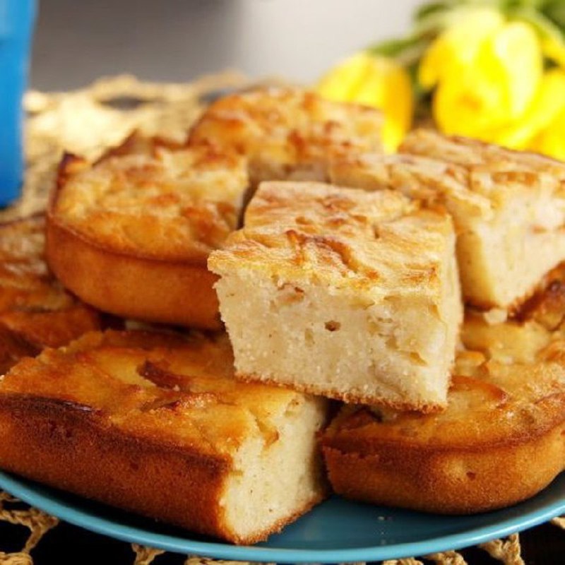 Манник с яблоками в мультиварке 