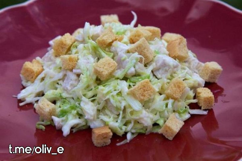 Простий капустяний салат з курячим філе