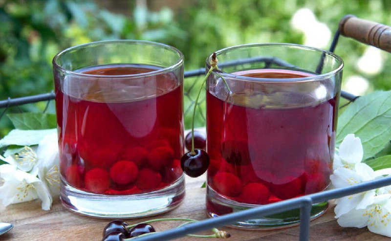 Літній компот із вишні