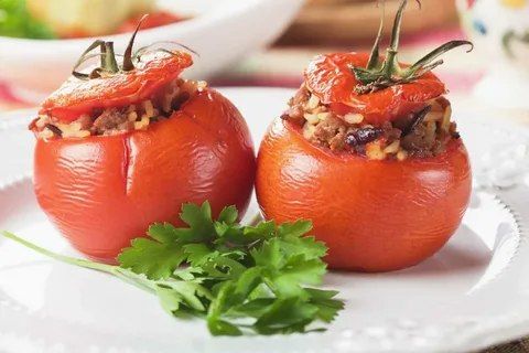 Помідори фаршировані з рисом та фаршем