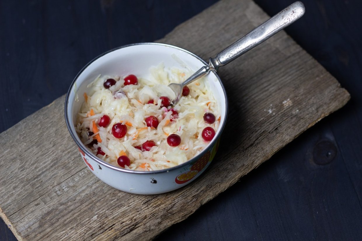 Капуста з журавлиною на зиму