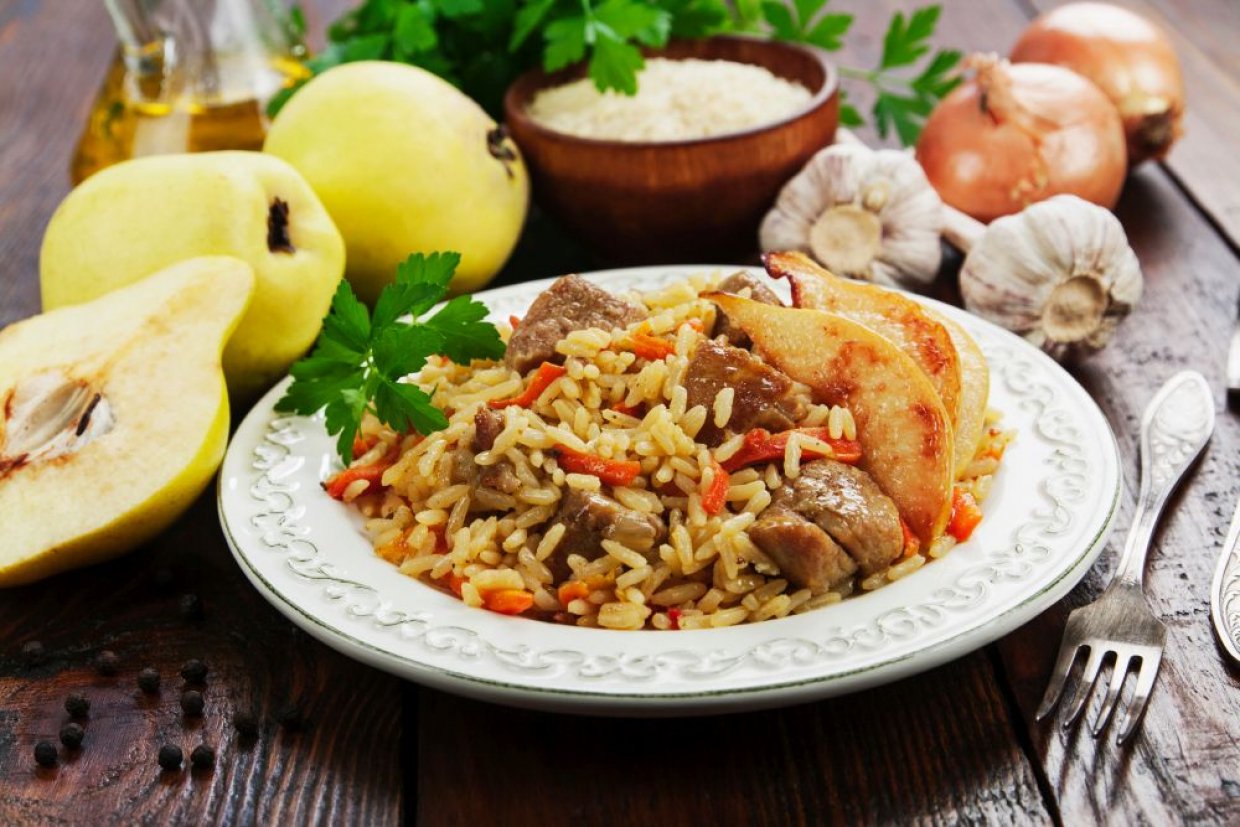 Плов з куркою та айвою
