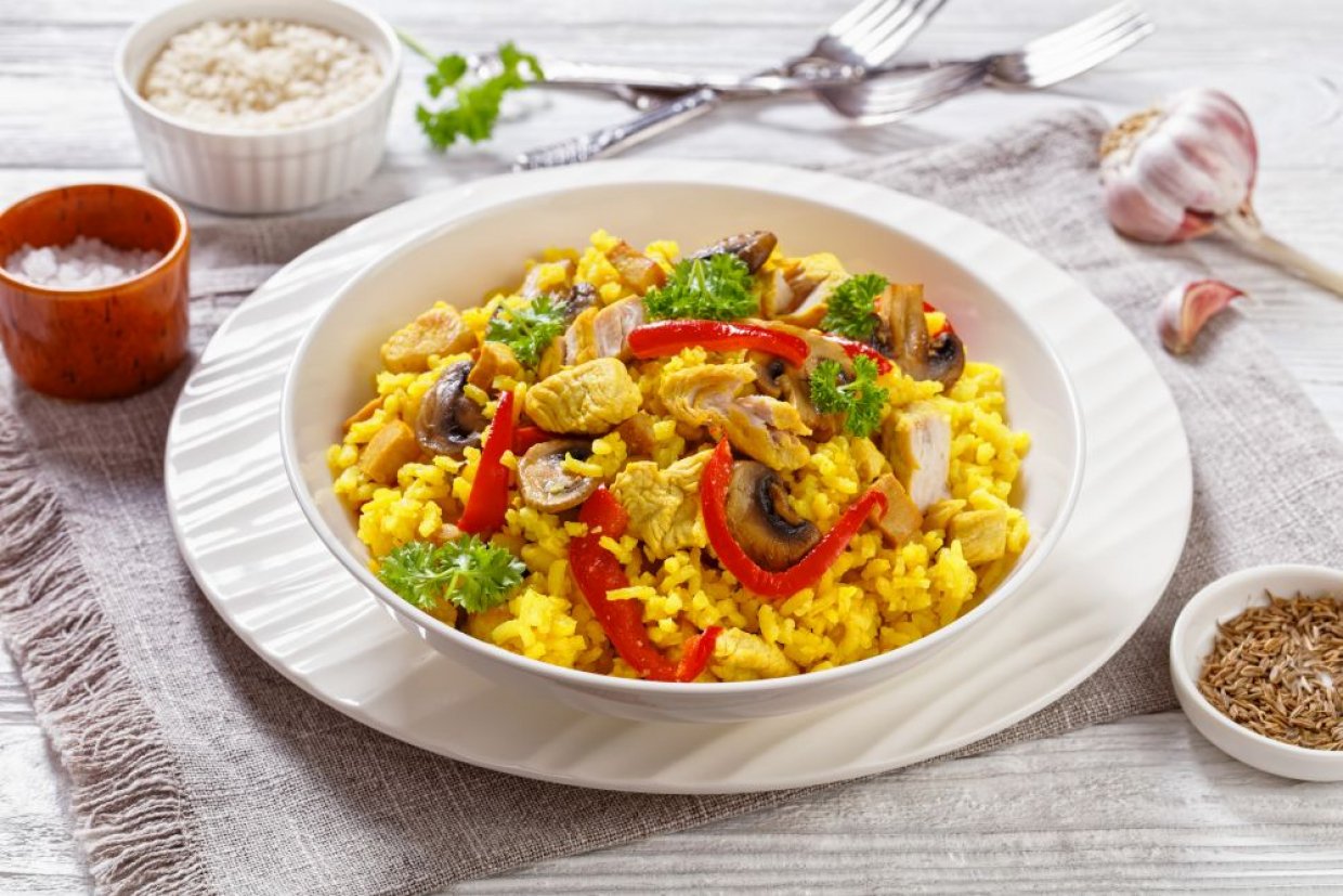 Плов с курицей и грибами
