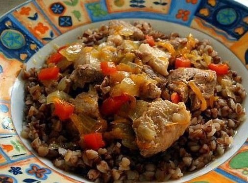 Гречка з м’ясом у мультиварці