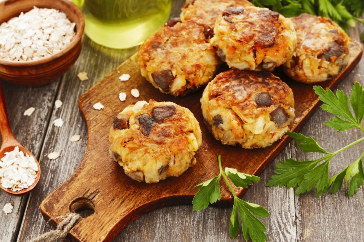 Овощные котлеты с шампиньонами и овсяными хлопьями