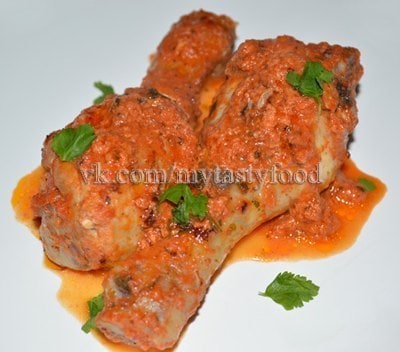 Курица под розовым соусом в мультиварке.