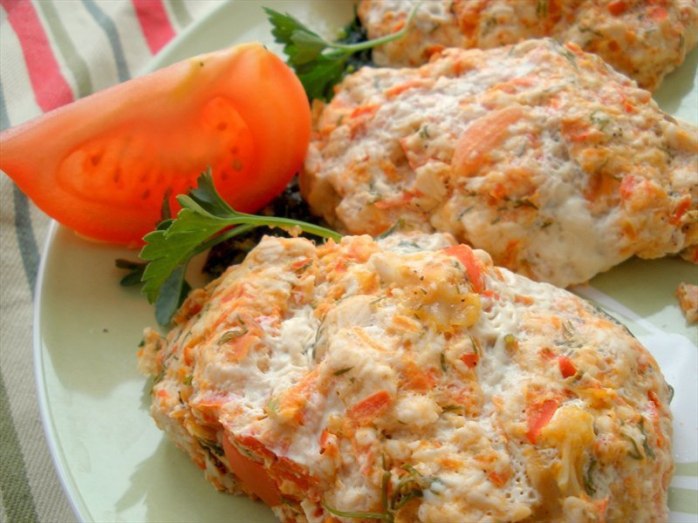Котлети з курячої грудки з овочами в мультиварці