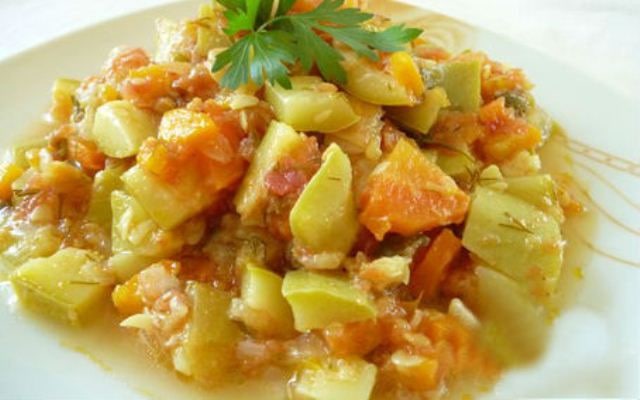 Рагу з кабачків у мультиварці