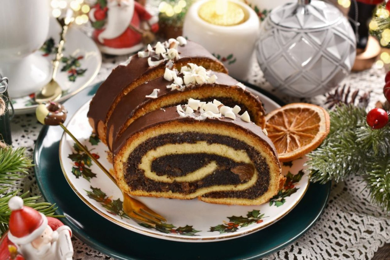 Рулет з маком та родзинками