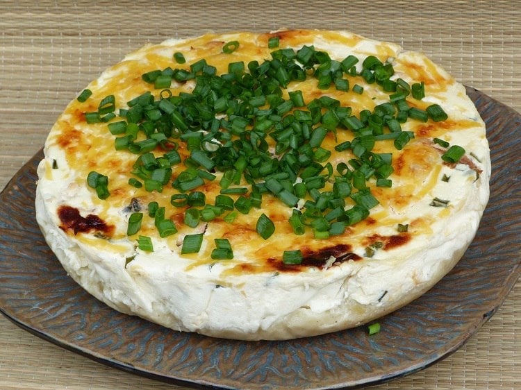 Картопляний закусочний пиріг у мультиварці