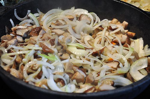 Жаркое с белыми грибами