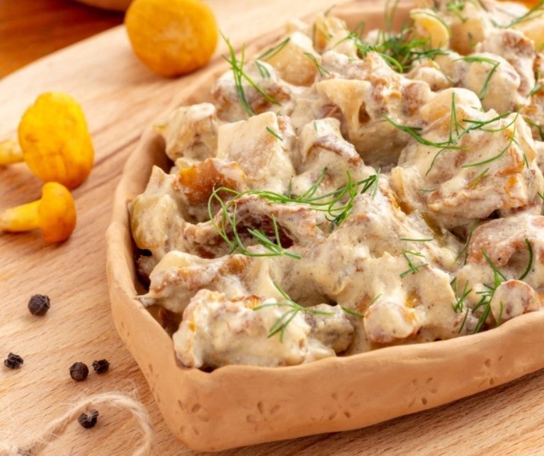 Лисички у сметані