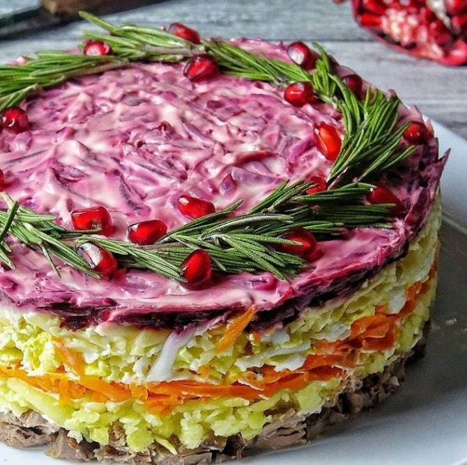 Салат з овочами та яловичиною