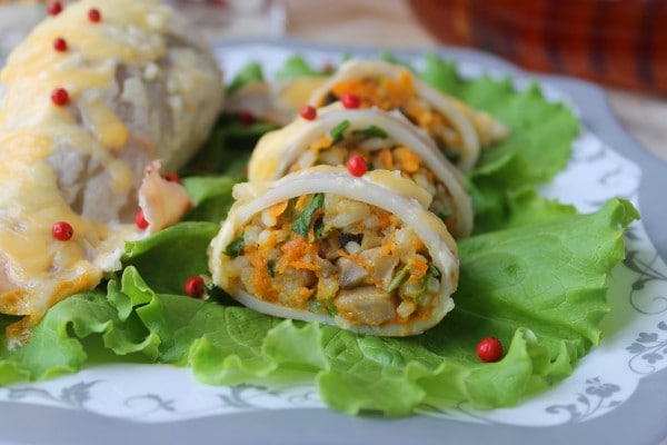 Кальмари, фаршировані рибою