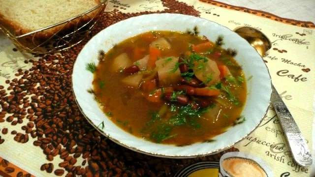 Розсольник з квасолею
