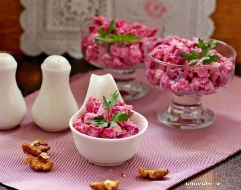 Буряковий салат із куркою