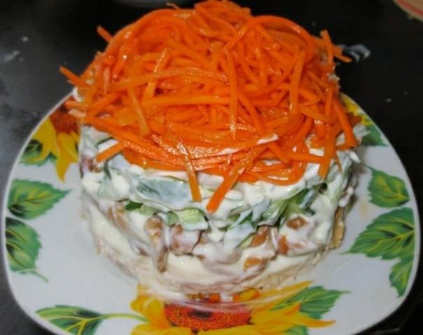 Салат с курицей и огурцами
