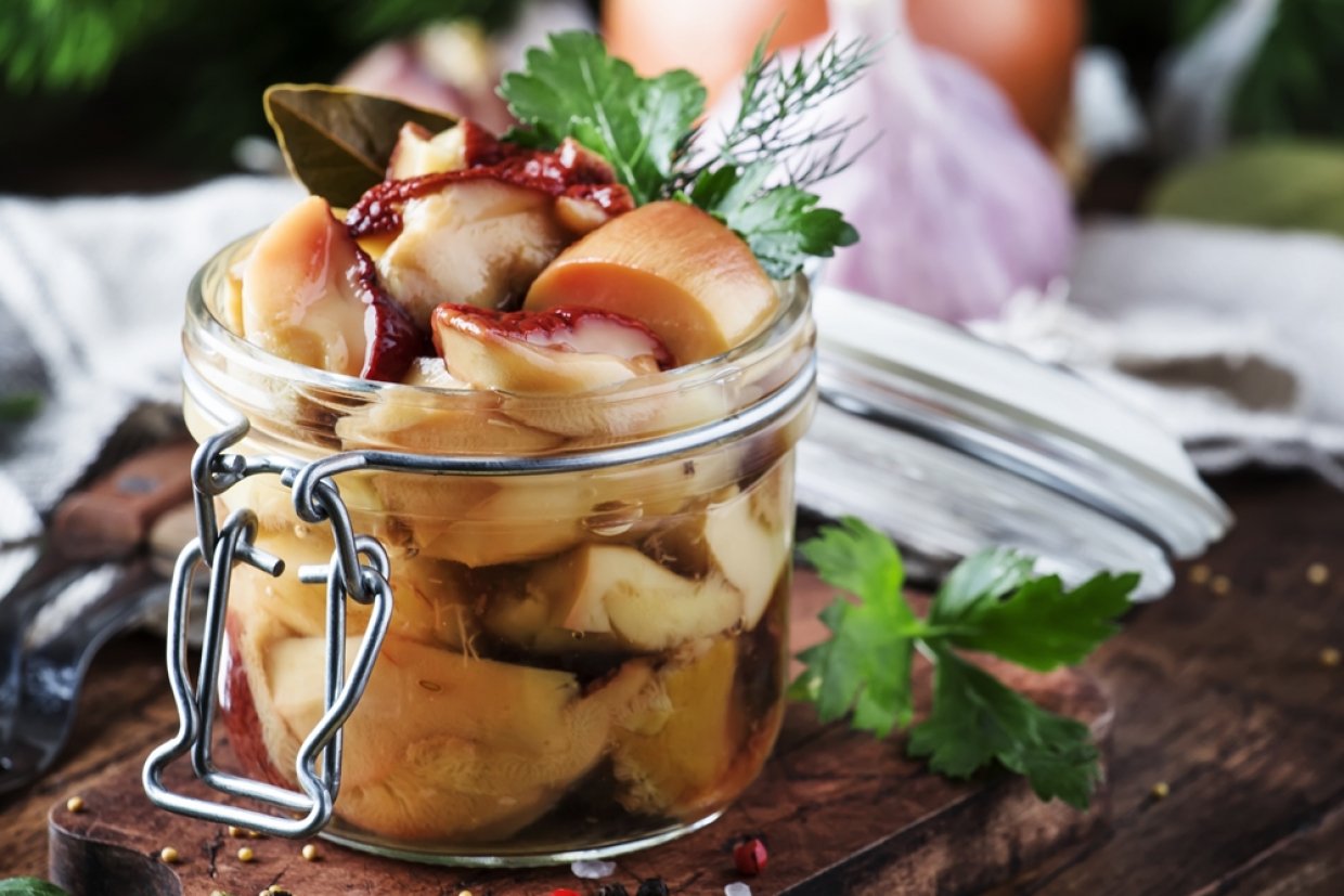 Мариновані білі гриби
