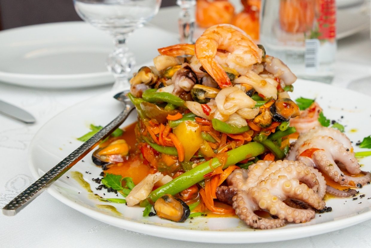 Салат з корейською морквою та морепродуктами