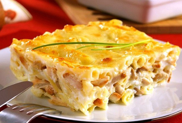 Запіканка з курячою грудкою та макаронами в мультиварці