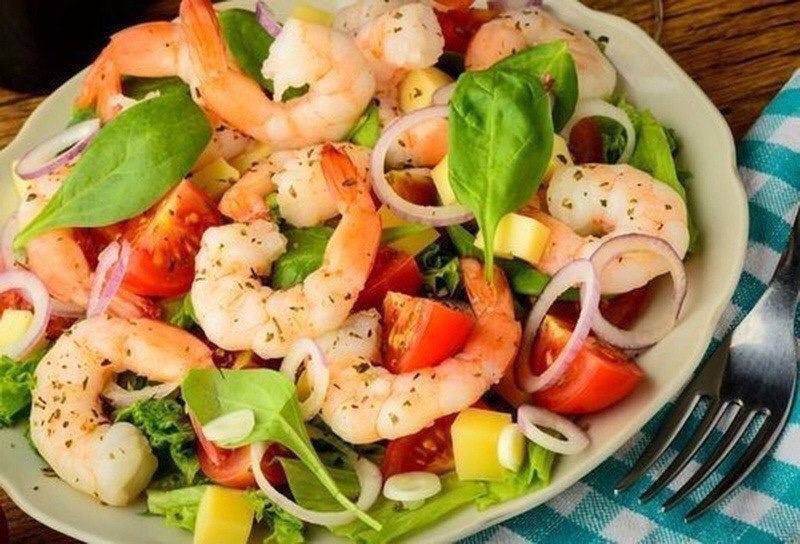 Овочевий салат із креветками