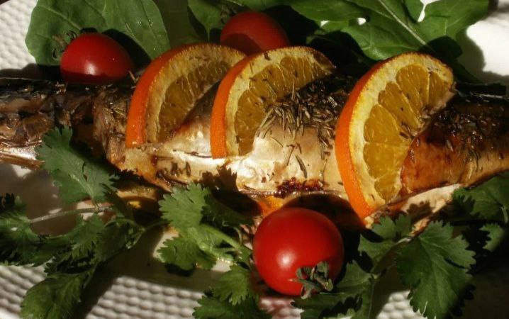 Скумбрия, запеченная с апельсином