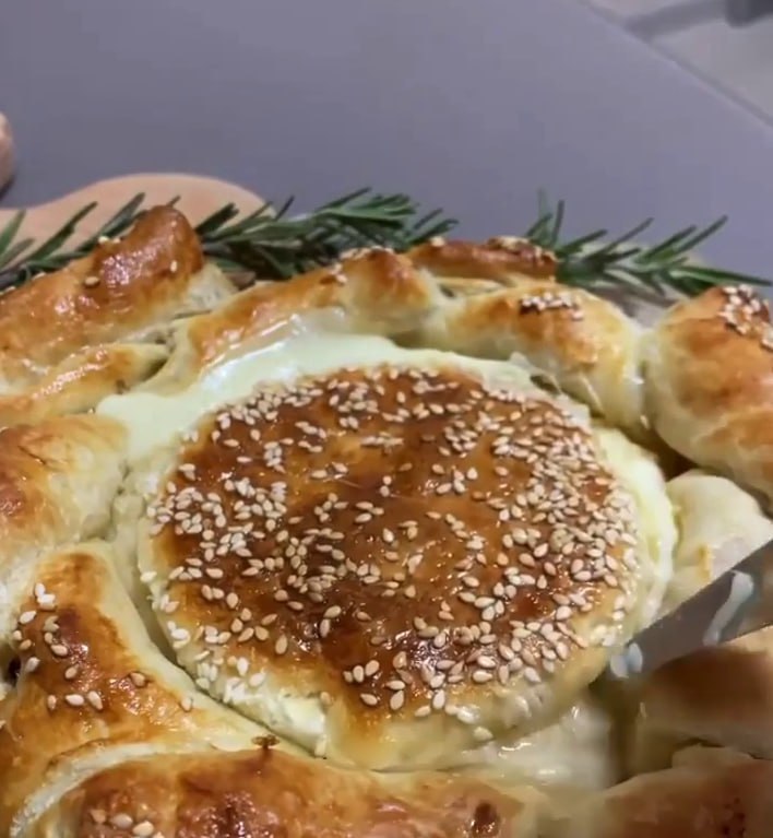 Пирог с сыром камамбер