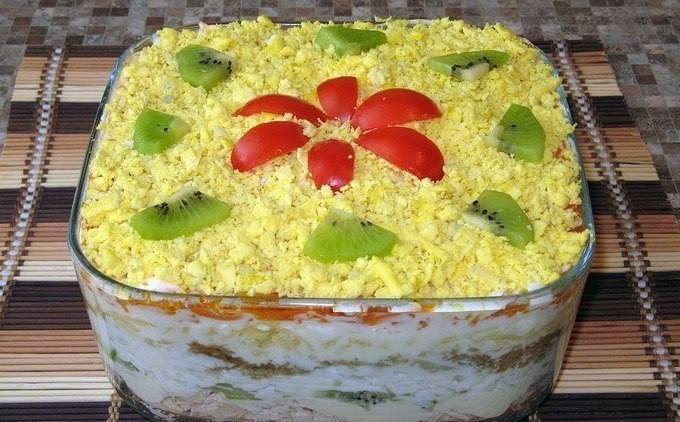 Салат з курки з корейською морквою та ківі