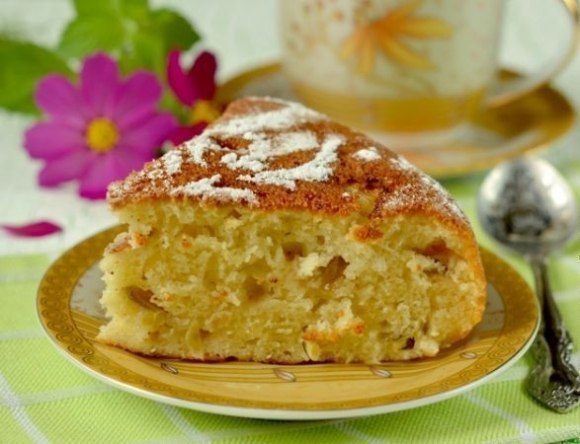 Манник з яблуками в мультиварці