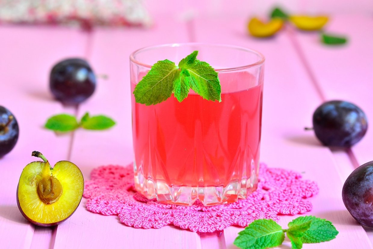 Сливовий компот із травами