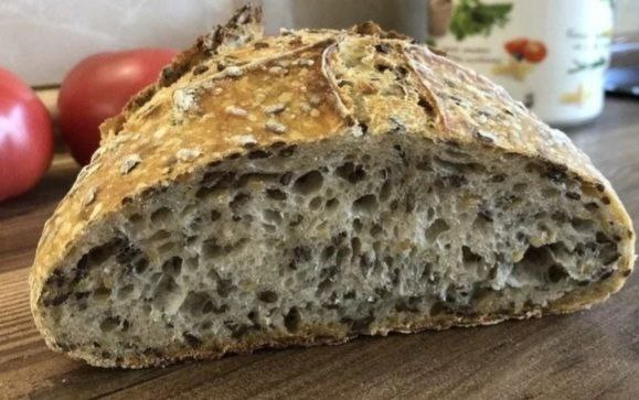Бездрожжевой хлеб с кунжутом и семенами льна