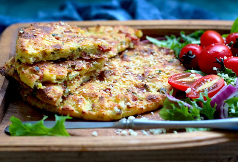 Лепешки творожные с сыром и ветчиной