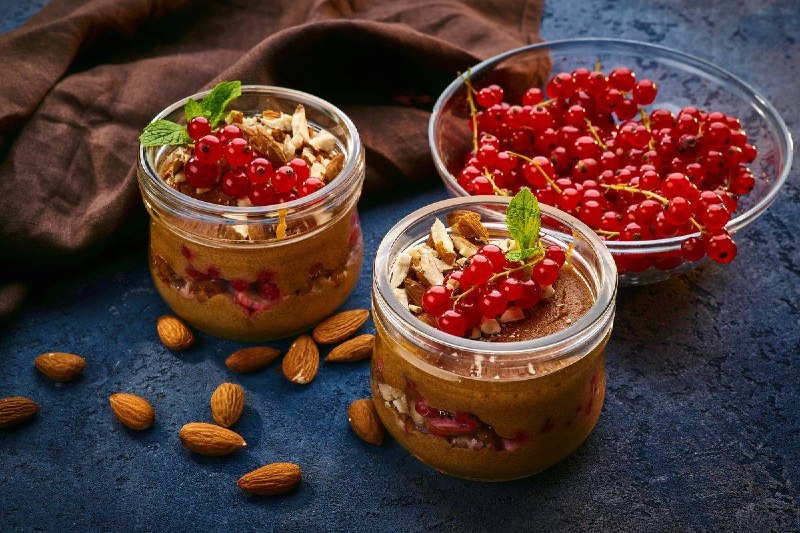 Гурьевская каша с красной смородиной и миндалем