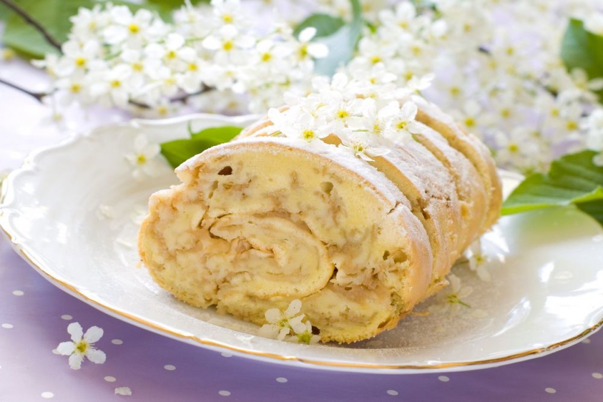 Творожный рулет с яблоками
