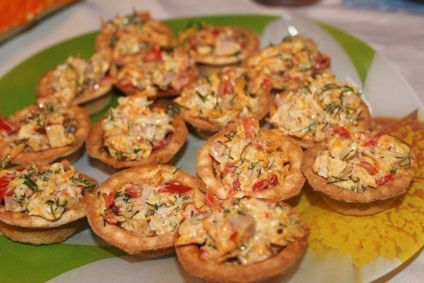 Тарталетки з копченою куркою