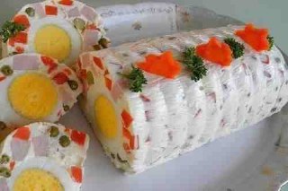 Салат-желе з шинкою, яйцем та овочами.
