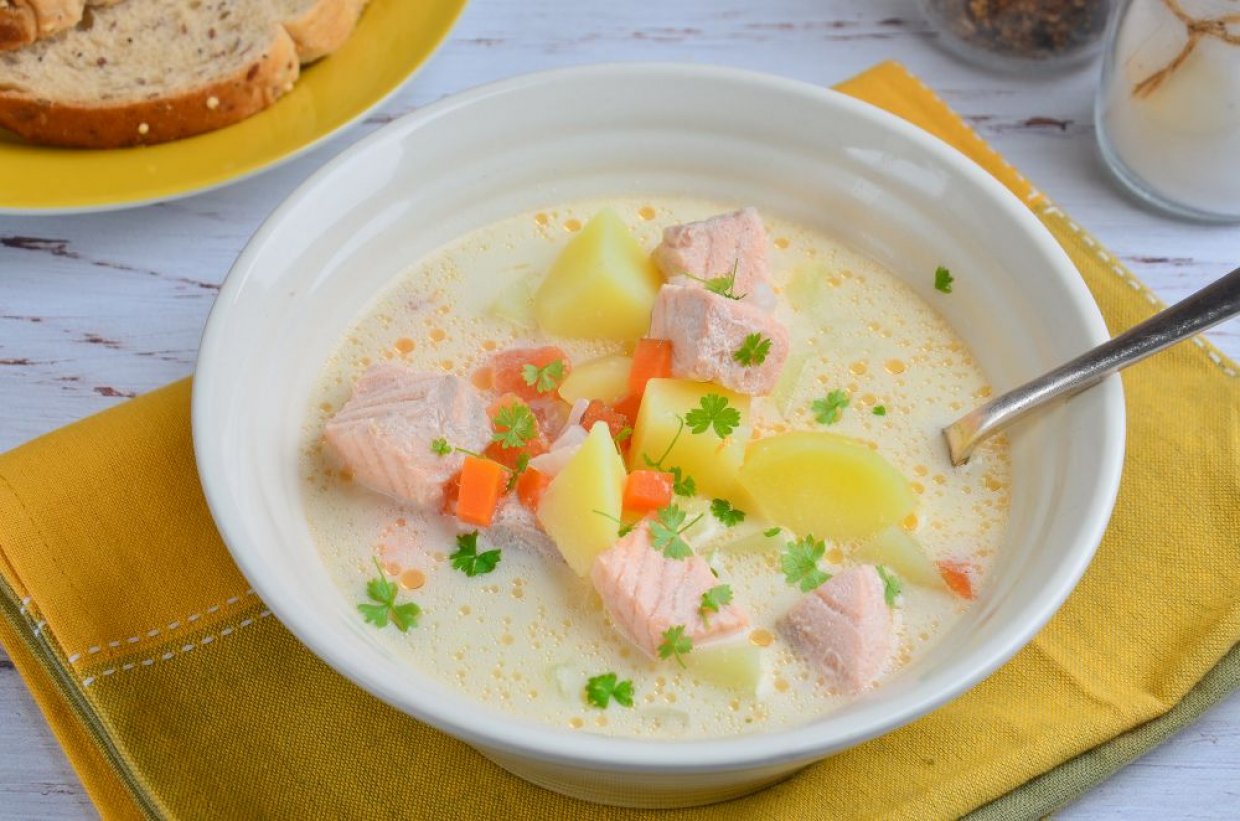 Уха из красной рыбы со сливками