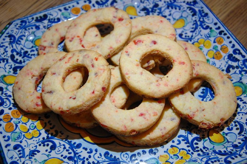 Пісочні кільця з в’яленою вишнею