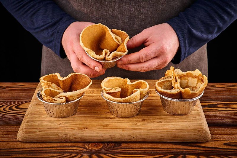 Блинные корзиночки с плавленым сыром и морепродуктами