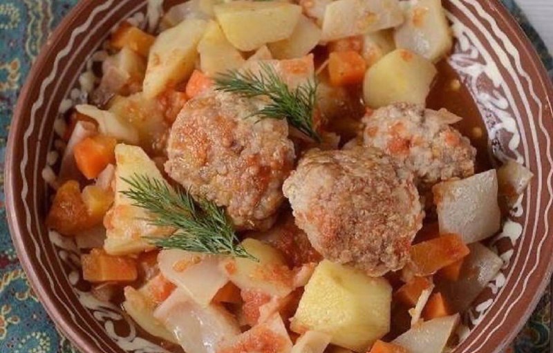Овочеве рагу з фрикадельками